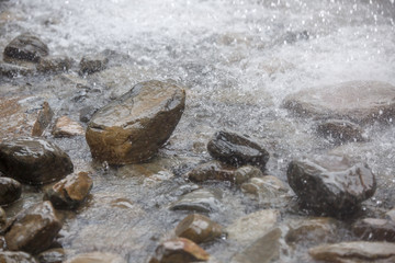 雨水石头