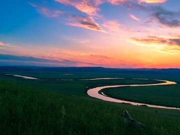 夕阳下的额尔古纳河