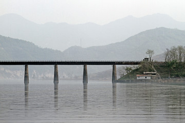 丹东鸭绿江上河口铁路桥