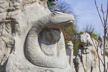 千山五龙宫十二生肖之巳蛇浮雕像