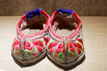 绣花鞋