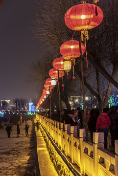 雪中的长春劳动公园夜景