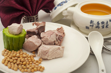 凉瓜黄豆炖龙骨
