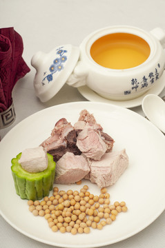 炖龙骨
