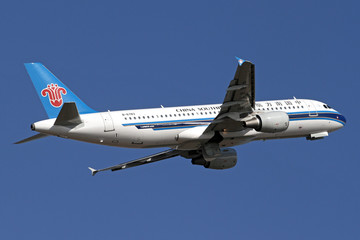 南方航空空客A320飞机起飞