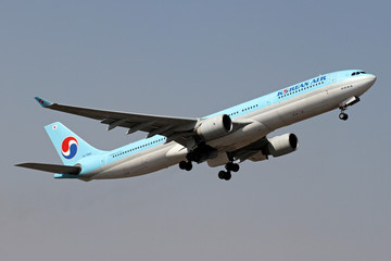 大韩航空公司飞机起飞