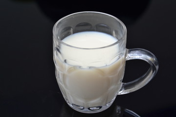 一杯豆奶牛奶