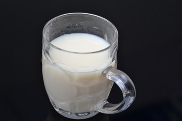 一杯豆奶牛奶
