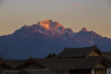 远眺玉龙雪山