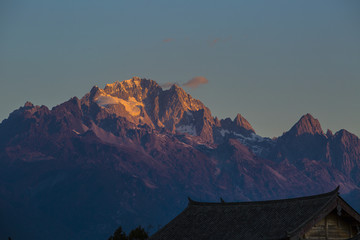 远眺玉龙雪山