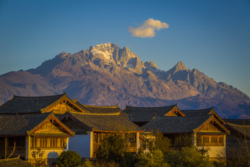 远眺玉龙雪山