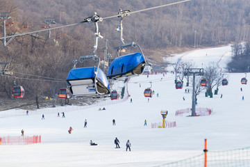 万科松花湖滑雪场缆车