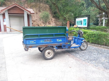 翡翠湖景区的三轮垃圾车
