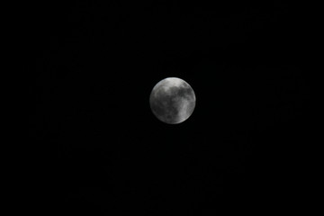 夜黑月亮