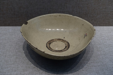 金代冮官屯窑白釉瓷碗
