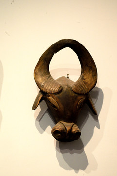 非洲牛头面具