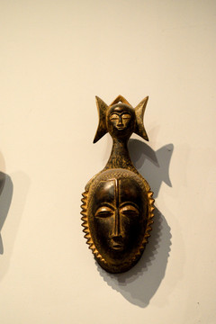 非洲雕塑人像