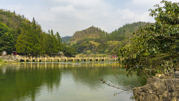 陡坡塘河水