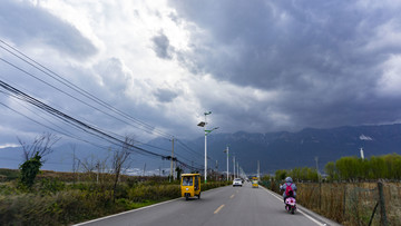 公路苍山