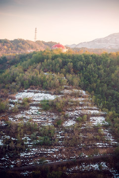 初春的大山