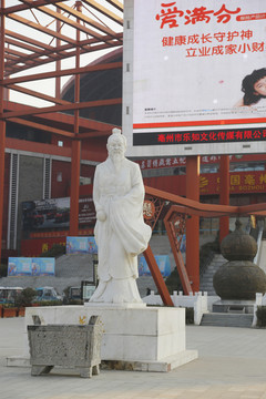 华佗雕像