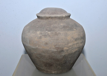 出土古代陶罐