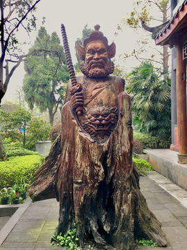 蜀神木雕像