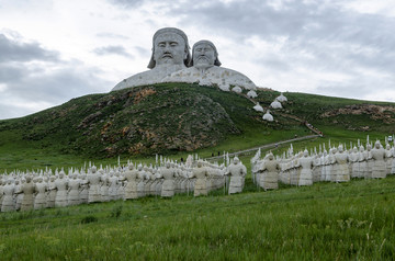 可汗山雕塑群