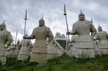 可汗山雕塑群
