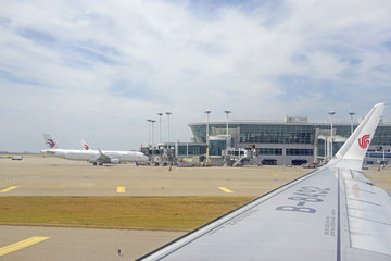 韩国首尔机场机翼及停机坪