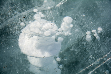 寒冬冰面冰泡
