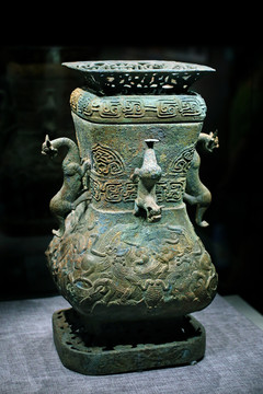 蟠螭纹铜方壶