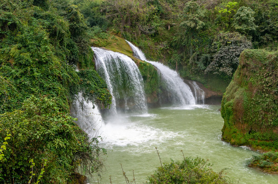 山泉瀑布风光