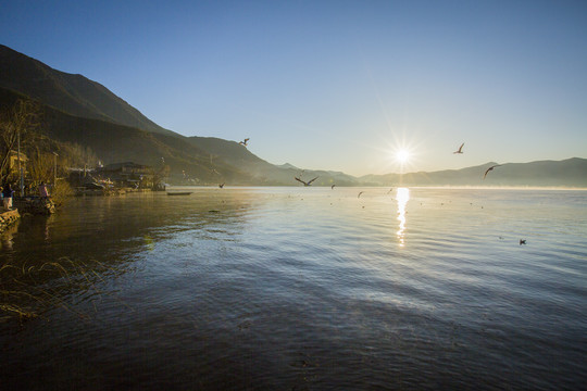 泸沽湖晨曦