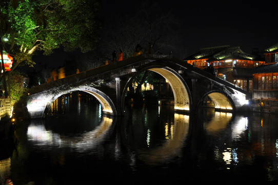 石拱桥夜景