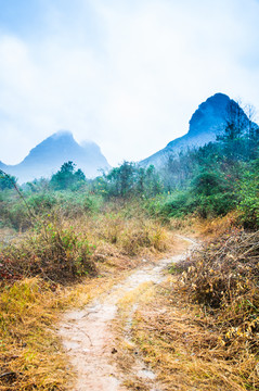 山岭小路