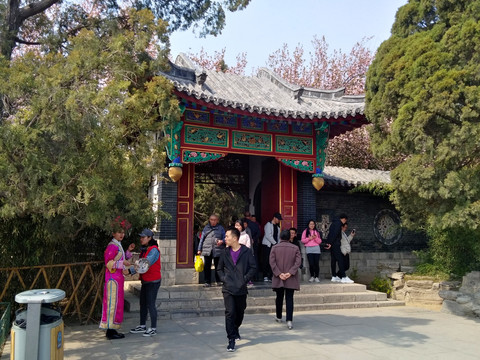 大明湖铁公祠