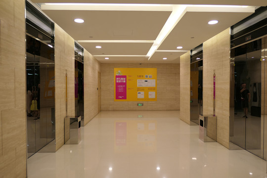 商场电梯
