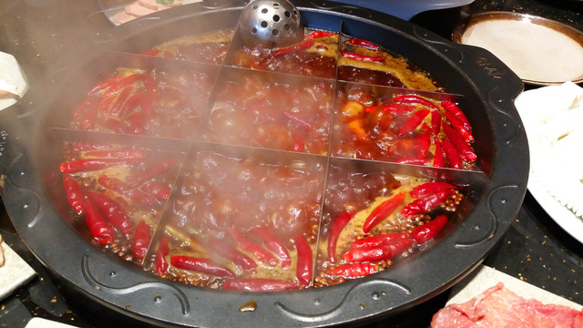 红汤火锅