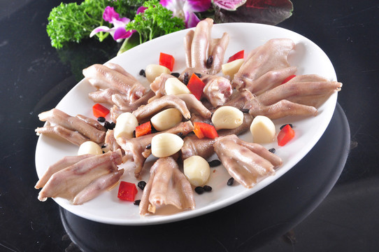 蒜头豆豉蒸鹅掌