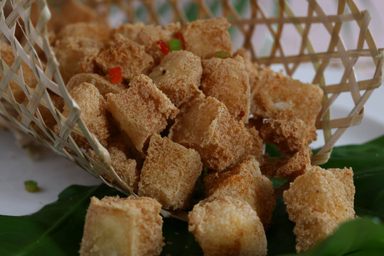 椒盐布袋豆付