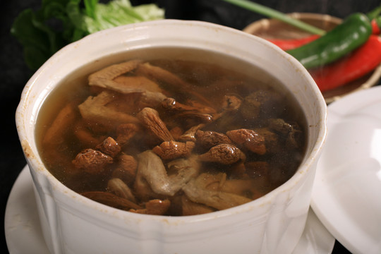 松茸菌炖鸡汤