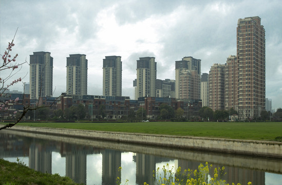 河边