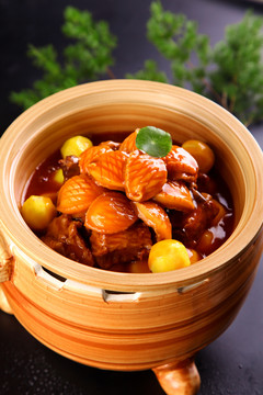 鲍鱼排骨焖土豆