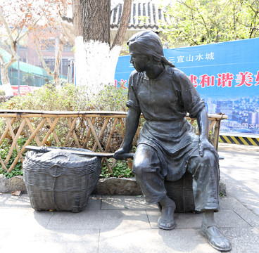 村姑雕像