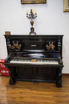 古钢琴