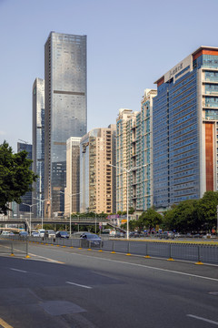 高楼大厦与交通道路