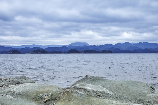 湖与远山