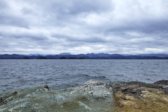 湖与远山