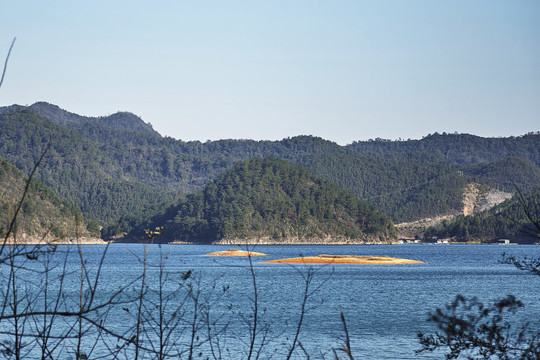 湖中的小岛